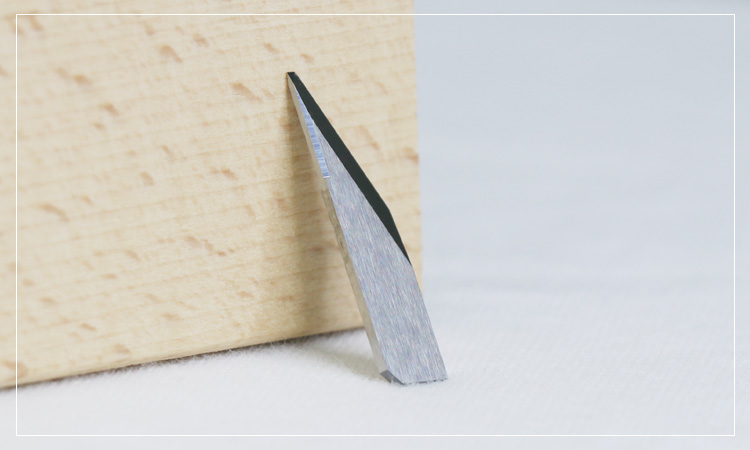 Elitron是一个世界著名的裁剪机品牌 Elitron刀片设计制造者为(3)
