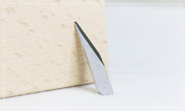 Elitron是一个世界著名的裁剪机品牌 Elitron刀片设计做厂商